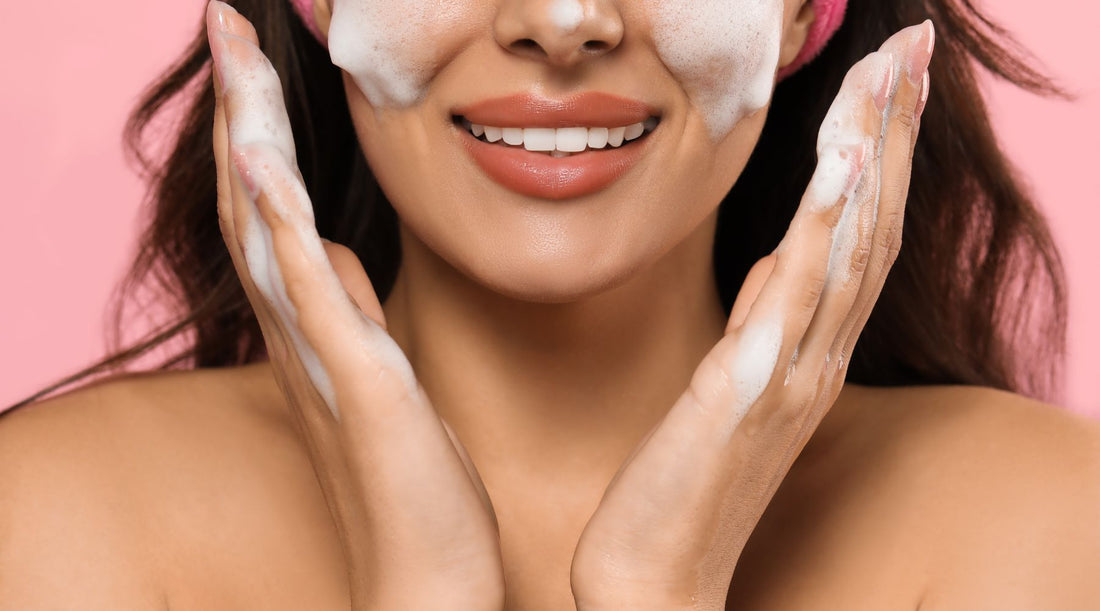¿Cómo debe ser una rutina facial diaria?