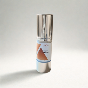 Contorno de ojos vitafirm con péptido progeline y colágeno de Shafa Cosmetics en fondo liso de color neutro. 