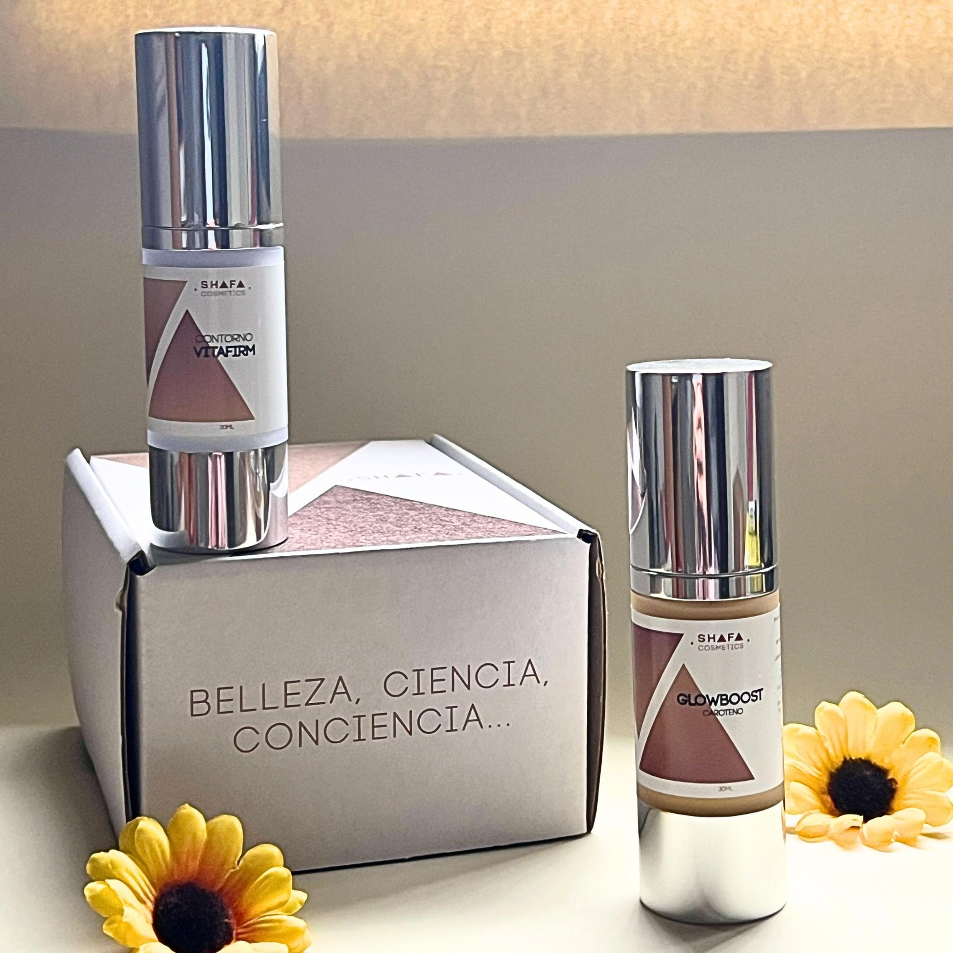 Imagen de los productos y caja que componen el pack glow de shafa cosmetics rodeado por flores